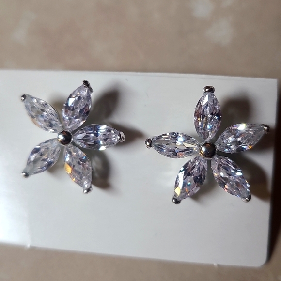 Vintage Silver Floral Earrings with Teardrop Stones - Picture 4 of 16